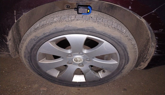 2011 Skoda Superb ELEGANCE 2.0 TDI CR AT, Diesel, Automatic, 1,29,325 km, tyre