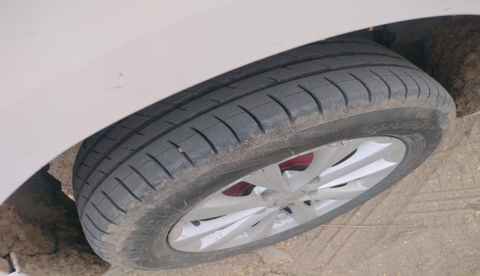 2013 Maruti Ertiga ZDI, Diesel, Manual, 1,06,307 km, tyre