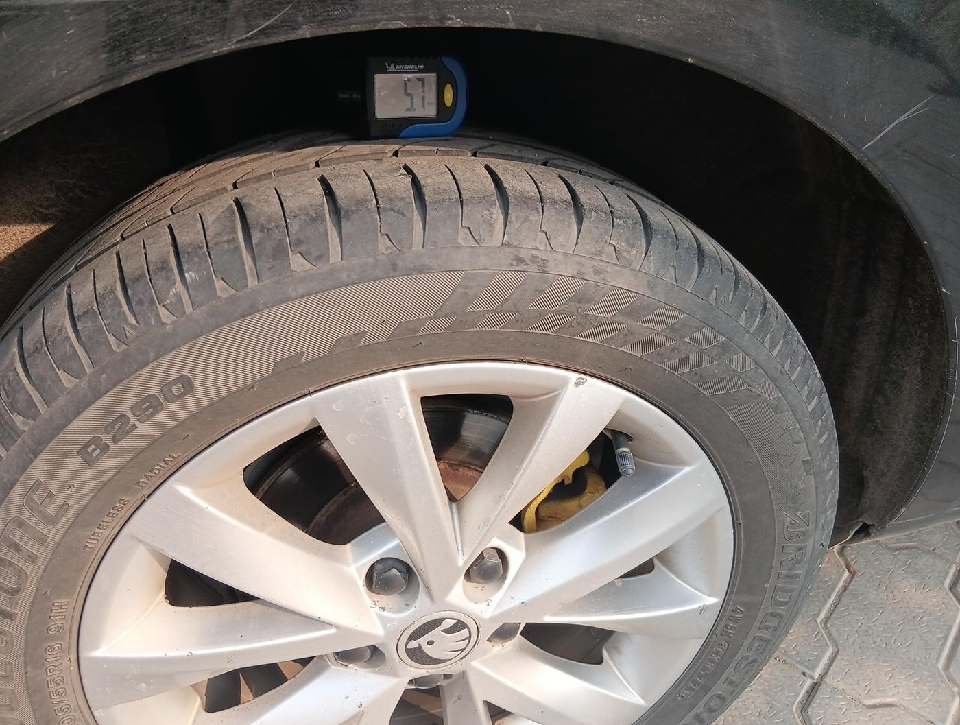 2018 Skoda Octavia L&K 1.8 TSI AT, Petrol, Automatic, 1,07,000 km, tyre