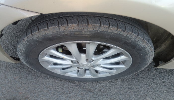 2011 Toyota Etios V, Petrol, Manual, 1,27,447 km, tyre