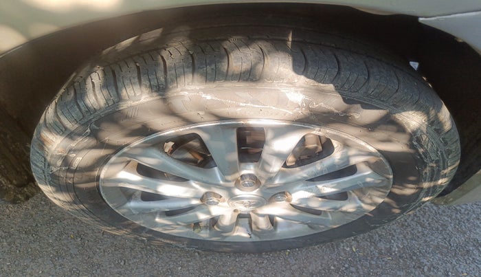 2011 Toyota Etios V, Petrol, Manual, 1,27,447 km, tyre