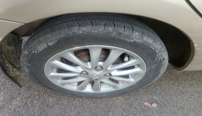 2011 Toyota Etios V, Petrol, Manual, 1,27,447 km, tyre