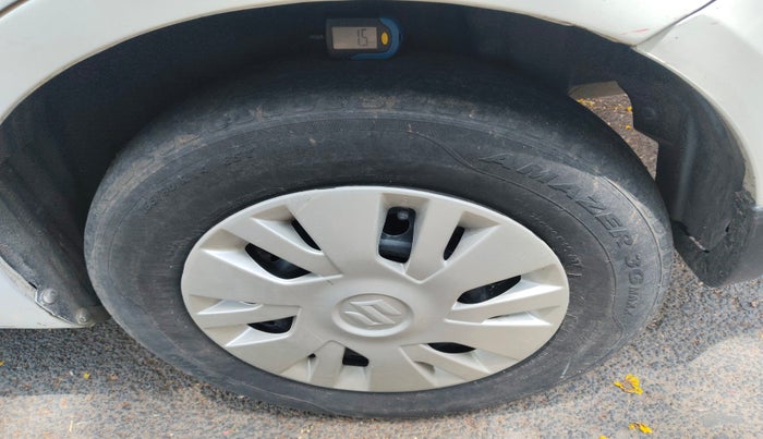 2012 Maruti Swift VXI, Petrol, Manual, 1,18,213 km, tyre