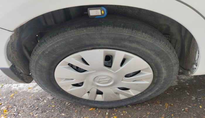 2012 Maruti Swift VXI, Petrol, Manual, 1,18,213 km, tyre