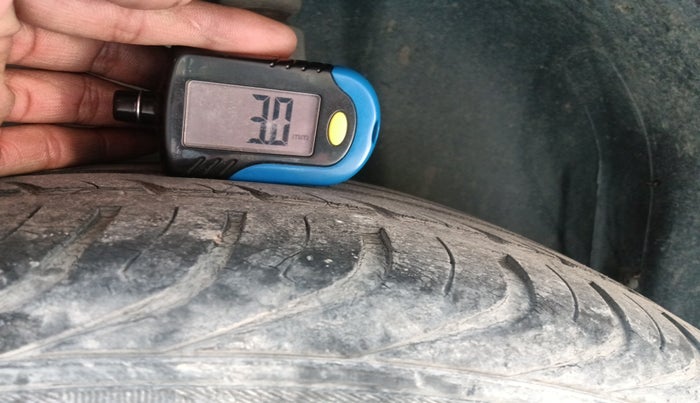 2014 Volkswagen Polo HIGHLINE1.2L, Petrol, Manual, 56,402 km, tyre