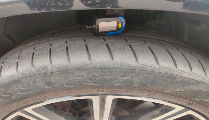 2015 Volvo XC 90 D5 Inscription, Diesel, Automatic, 1,57,573 km, tyre