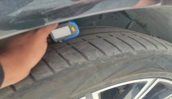 2015 Volvo XC 90 D5 Inscription, Diesel, Automatic, 1,57,573 km, tyre