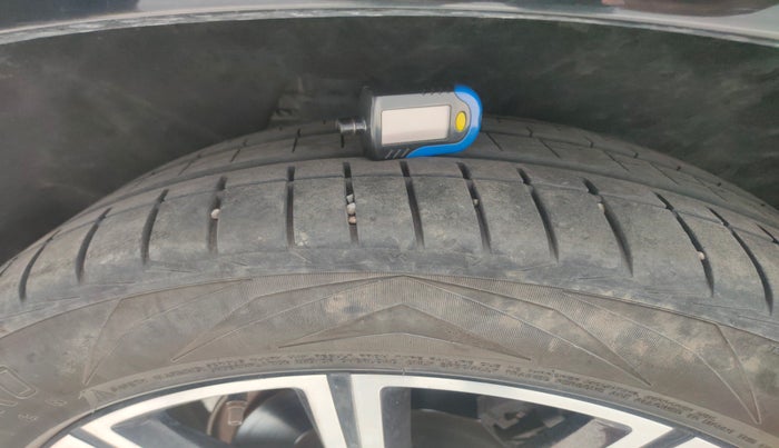 2015 Volvo XC 90 D5 Inscription, Diesel, Automatic, 1,57,573 km, tyre