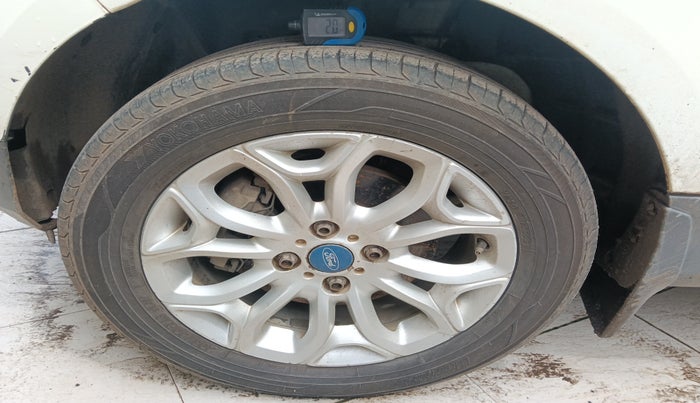 2015 Ford Ecosport TITANIUM 1.5L DIESEL (OPT), Diesel, Manual, 2,74,005 km, tyre