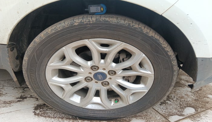 2015 Ford Ecosport TITANIUM 1.5L DIESEL (OPT), Diesel, Manual, 2,74,005 km, tyre