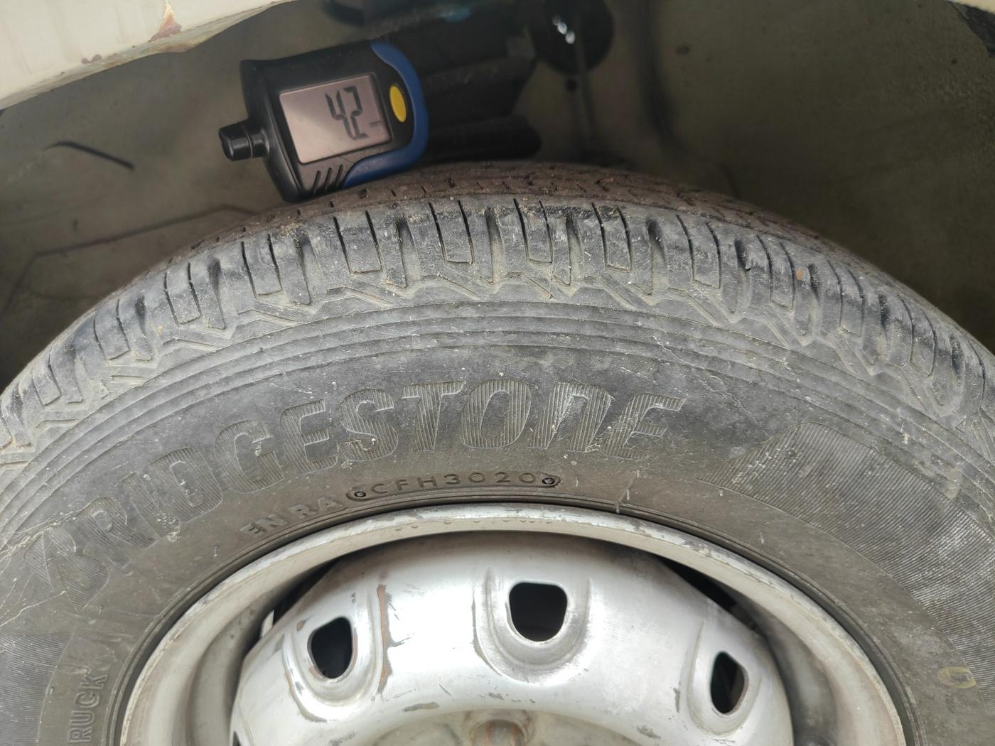 2010 Maruti Alto LXI, Petrol, Manual, 1,04,173 km, tyre