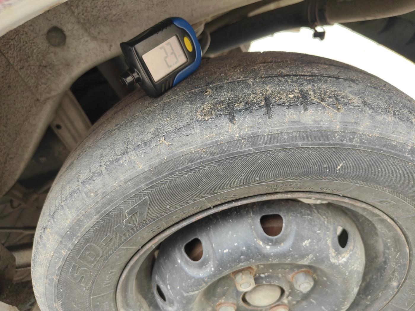 2010 Maruti Alto LXI, Petrol, Manual, 1,04,173 km, tyre