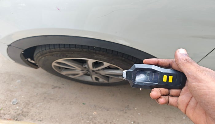 2014 Hyundai Santa Fe 4 WD AT, Diesel, Automatic, 96,181 km, tyre