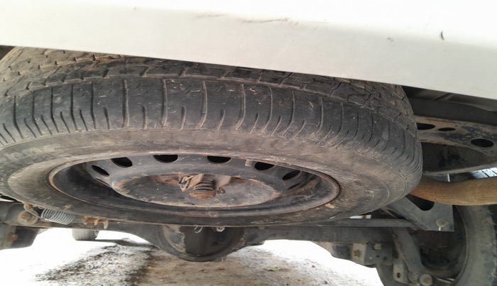 2011 Toyota Innova 2.5 G2 7STR, Diesel, Manual, 1,46,002 km, tyre