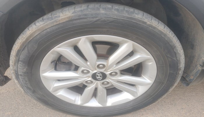 2016 Hyundai Creta SX PLUS 1.6 PETROL, Petrol, Manual, 1,17,739 km, tyre