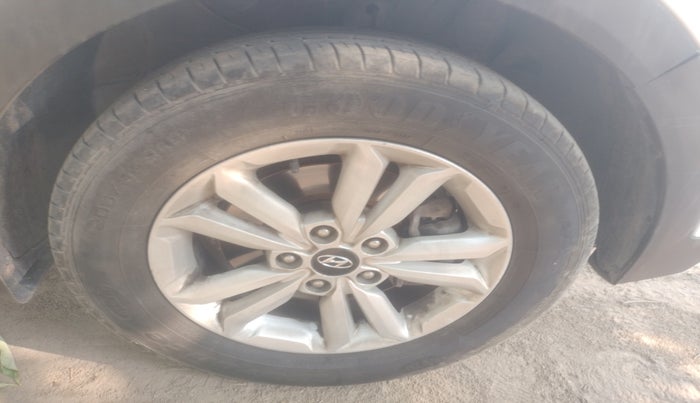 2016 Hyundai Creta SX PLUS 1.6 PETROL, Petrol, Manual, 1,17,739 km, tyre
