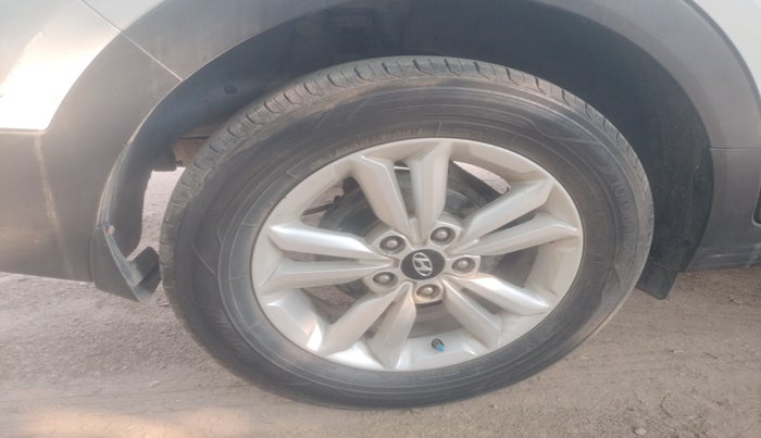 2016 Hyundai Creta SX PLUS 1.6 PETROL, Petrol, Manual, 1,17,739 km, tyre