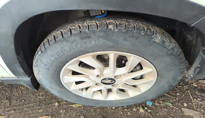 2016 Mahindra Kuv100 K8 D 6 STR, Diesel, Manual, 1,18,931 km, tyre