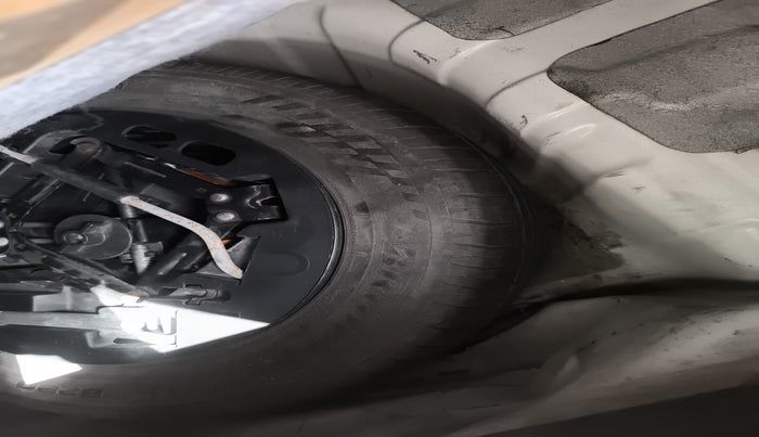 2016 Mahindra Kuv100 K8 D 6 STR, Diesel, Manual, 1,18,931 km, tyre