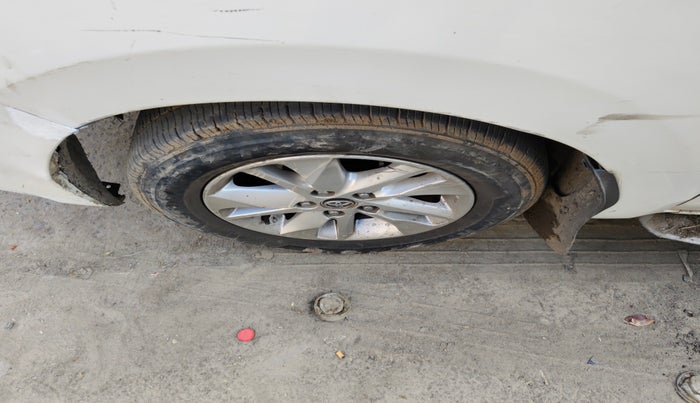 2019 Toyota Innova Crysta 2.4 GX 8 STR, Diesel, Manual, 94,517 km, tyre