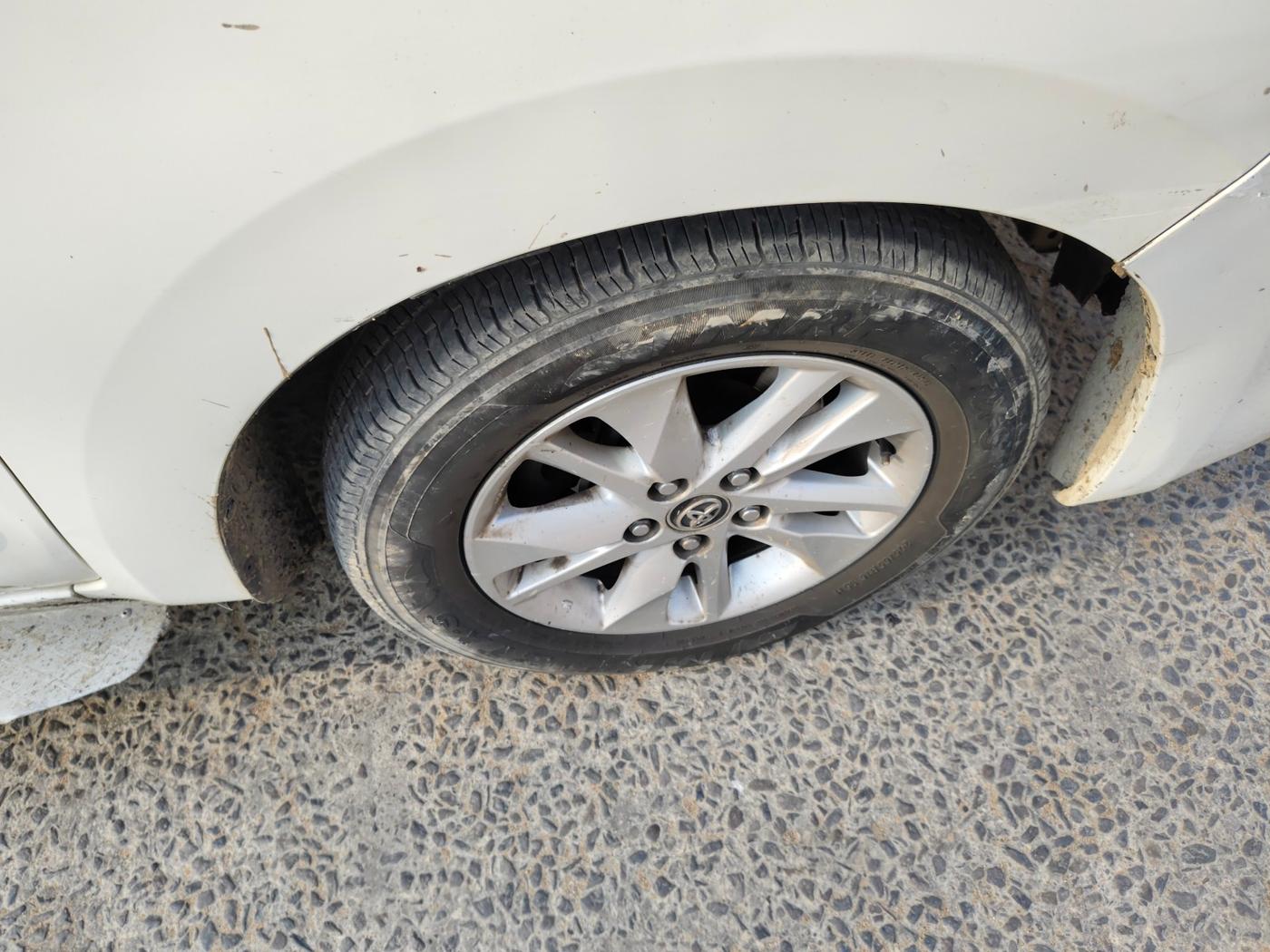 2019 Toyota Innova Crysta 2.4 GX 8 STR, Diesel, Manual, 94,517 km, tyre