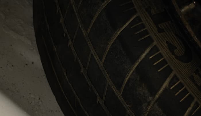 2018 Maruti Dzire VDI, Diesel, Manual, 77,948 km, tyre