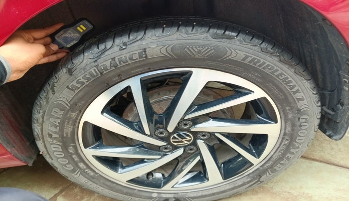 2022 Volkswagen VIRTUS TOPLINE TSI 1.0 AT, Petrol, Automatic, 28,361 km, tyre