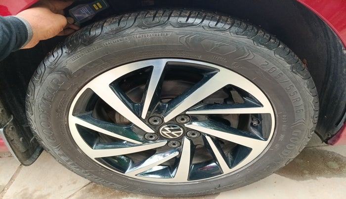 2022 Volkswagen VIRTUS TOPLINE TSI 1.0 AT, Petrol, Automatic, 28,361 km, tyre