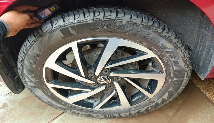 2022 Volkswagen VIRTUS TOPLINE TSI 1.0 AT, Petrol, Automatic, 28,361 km, tyre