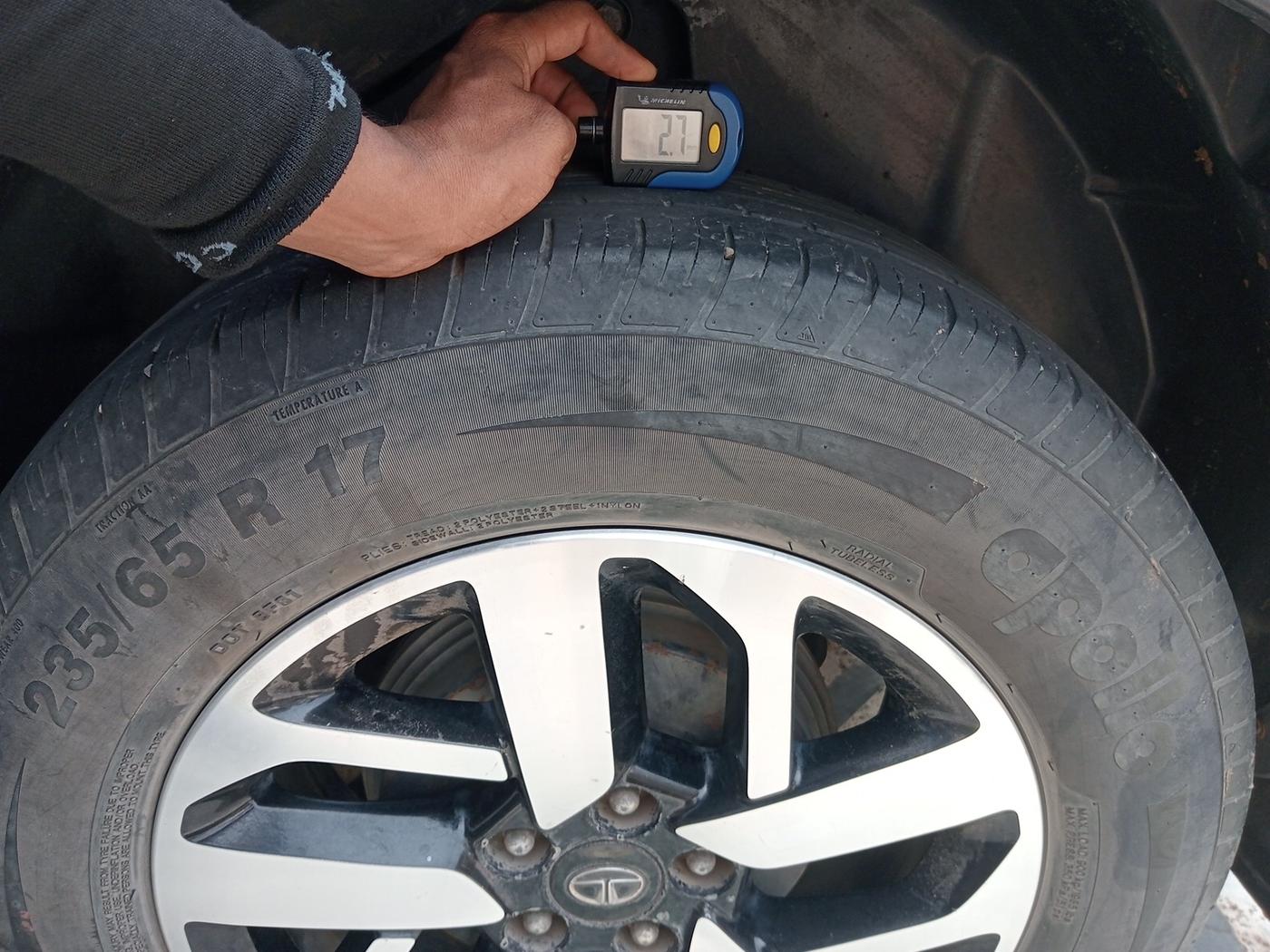 2021 Tata Harrier XZA PLUS 2.0L, Diesel, Automatic, 46,452 km, tyre