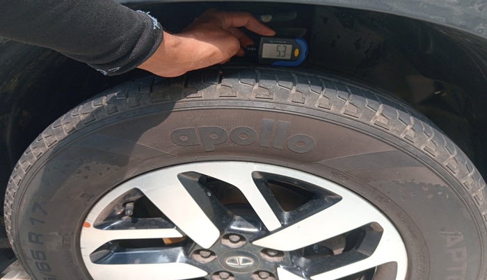 2021 Tata Harrier XZA PLUS 2.0L, Diesel, Automatic, 46,452 km, tyre