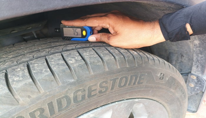 2021 Tata Safari XT PLUS, Diesel, Manual, 1,07,931 km, tyre