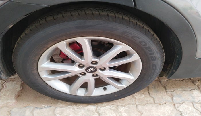 2015 Hyundai Santa Fe 2 WD AT, Diesel, Automatic, 1,10,200 km, tyre