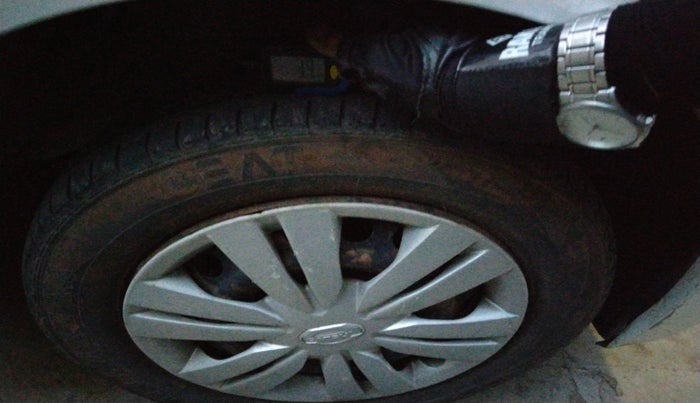 2014 Datsun Go T, Petrol, Manual, 1,22,833 km, tyre