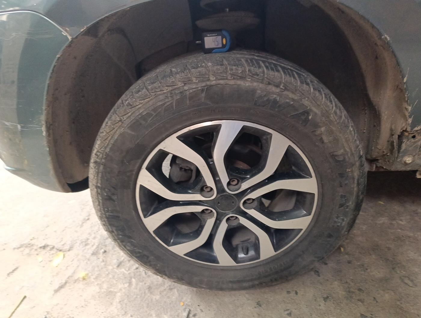2013 Nissan Terrano XL D PLUS, Diesel, Manual, 2,73,682 km, tyre