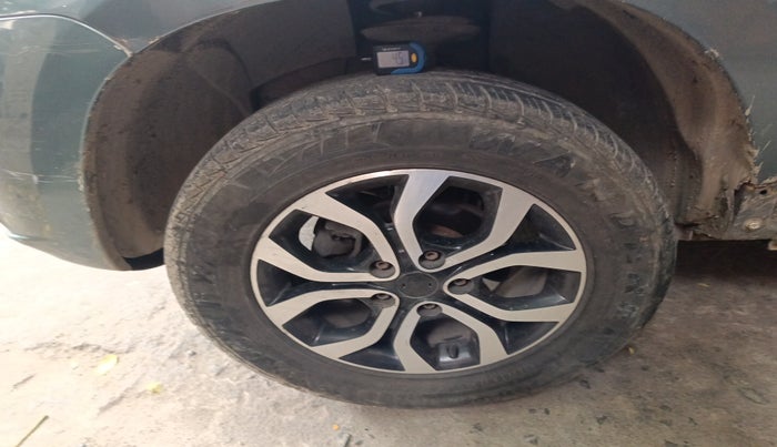 2013 Nissan Terrano XL D PLUS, Diesel, Manual, 2,73,682 km, tyre