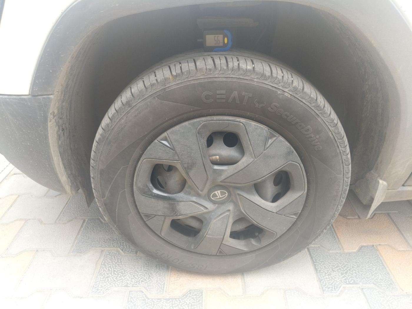 2024 Tata PUNCH ADVENTURE AMT, Petrol, Automatic, 10,761 km, tyre