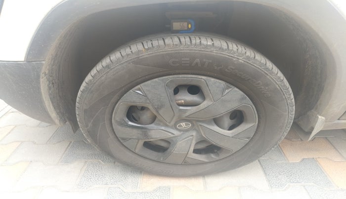 2024 Tata PUNCH ADVENTURE AMT, Petrol, Automatic, 10,761 km, tyre