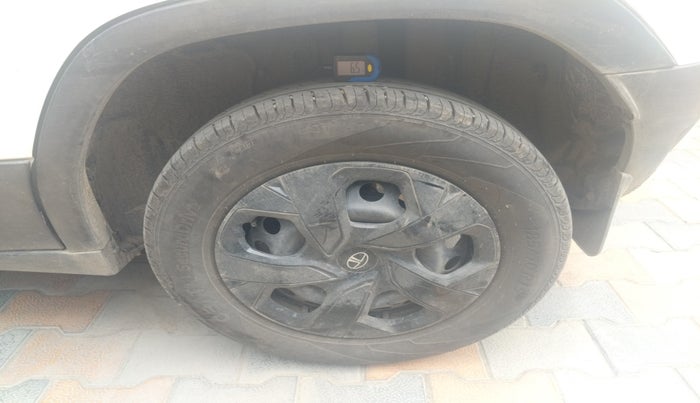 2024 Tata PUNCH ADVENTURE AMT, Petrol, Automatic, 10,761 km, tyre