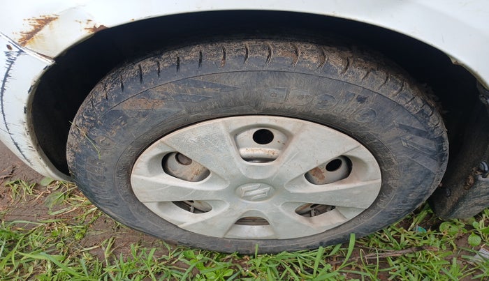 2010 Maruti Ritz LXI, Petrol, Manual, 2,18,264 km, tyre