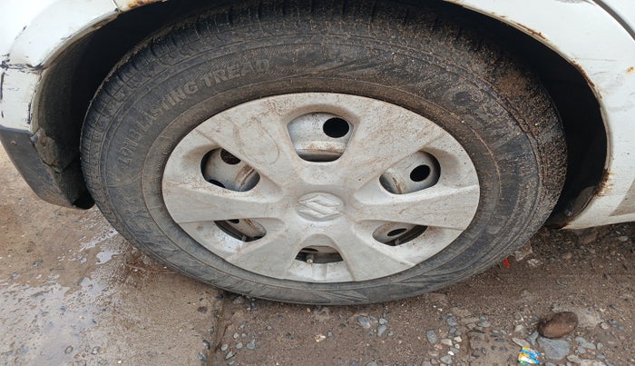 2010 Maruti Ritz LXI, Petrol, Manual, 2,18,264 km, tyre