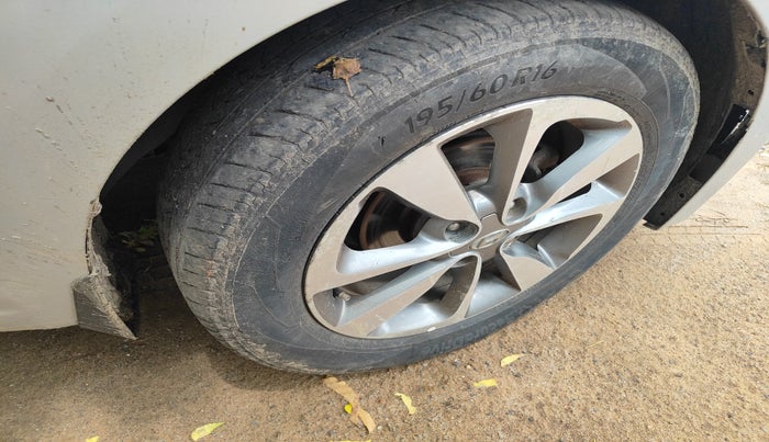 2014 Hyundai Elite i20 ASTA 1.4 CRDI, Diesel, Manual, 1,35,905 km, tyre