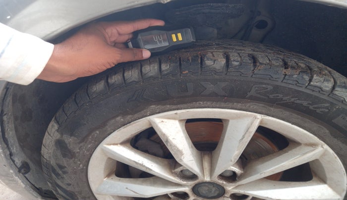 2013 Skoda Octavia ELEGANCE 2.0 TDI AT, Diesel, Automatic, 1,22,620 km, tyre