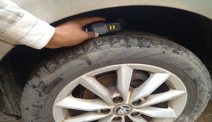 2013 Skoda Octavia ELEGANCE 2.0 TDI AT, Diesel, Automatic, 1,22,620 km, tyre