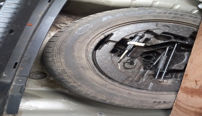 2013 Skoda Octavia ELEGANCE 2.0 TDI AT, Diesel, Automatic, 1,22,620 km, tyre