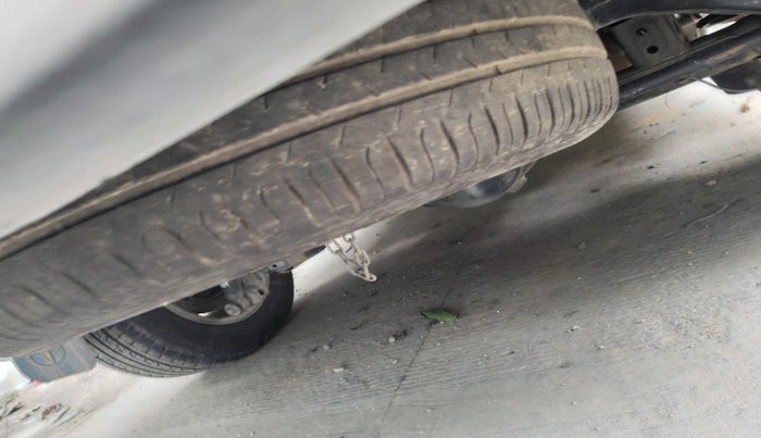 2014 Toyota Innova 2.5 VX 7 STR, Diesel, Manual, 1,03,554 km, tyre