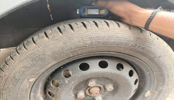 2014 Toyota Etios Liva G, Petrol, Manual, 12,492 km, tyre