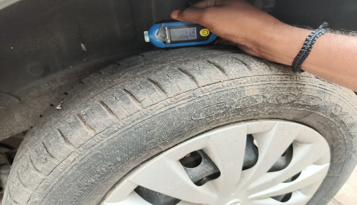 2014 Toyota Etios Liva G, Petrol, Manual, 12,492 km, tyre