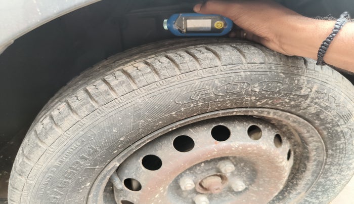 2014 Toyota Etios Liva G, Petrol, Manual, 12,492 km, tyre