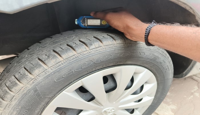 2014 Toyota Etios Liva G, Petrol, Manual, 12,492 km, tyre